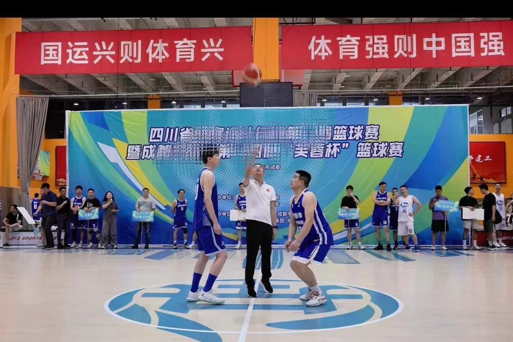 Lebensrettende AED-Rettung während des Sportereignisse